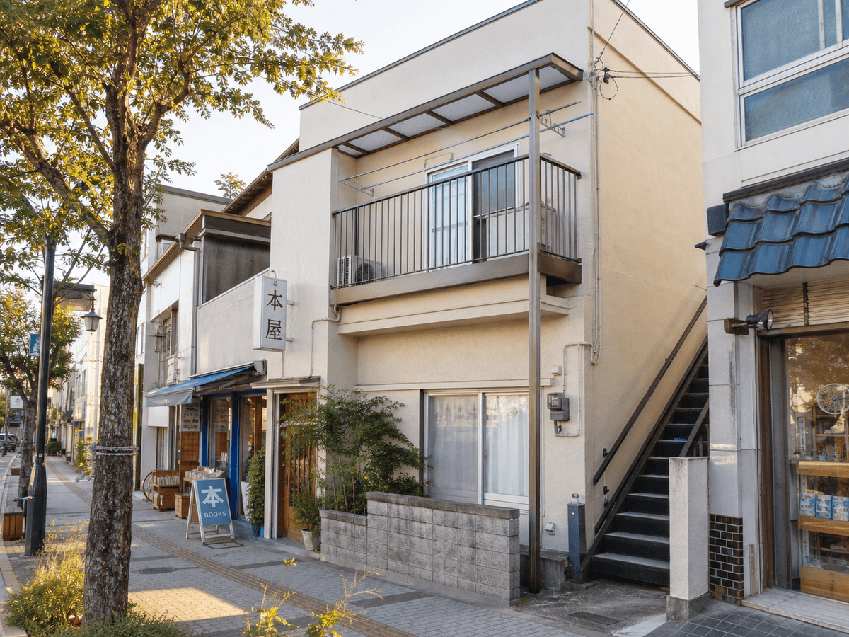 本屋の近くの2階の部屋の外観または室内写真